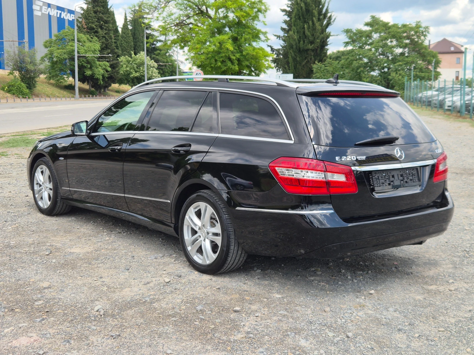 Mercedes-Benz E 220 CDI Автомат, снимка 3 - Автомобили и джипове - 54820250