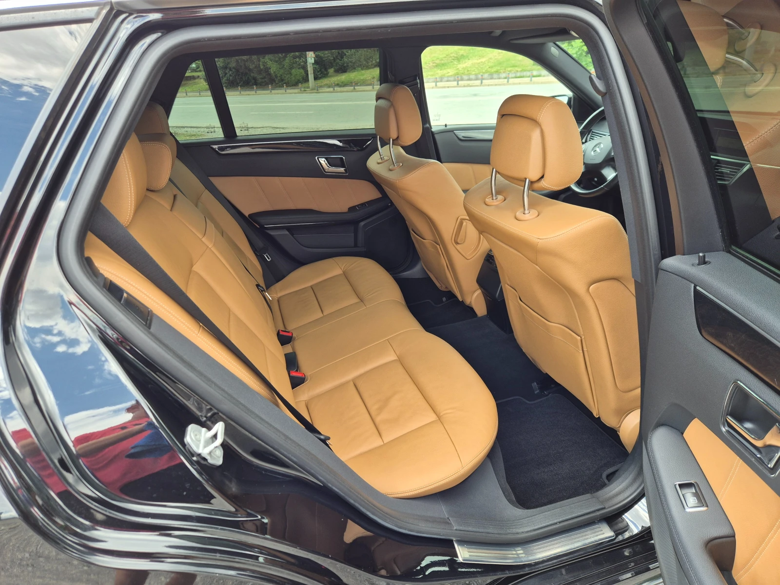 Mercedes-Benz E 220 CDI Автомат, снимка 10 - Автомобили и джипове - 54820250