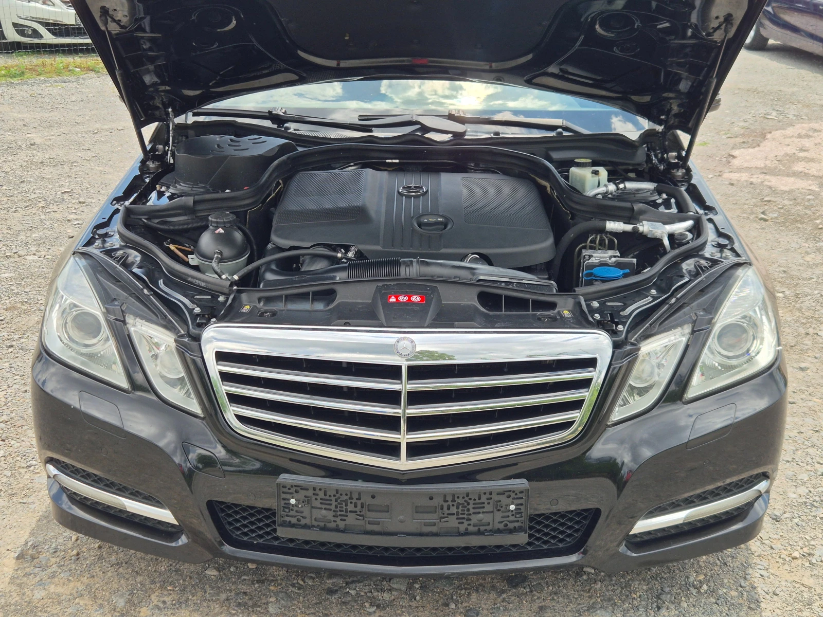 Mercedes-Benz E 220 CDI Автомат, снимка 16 - Автомобили и джипове - 54820250