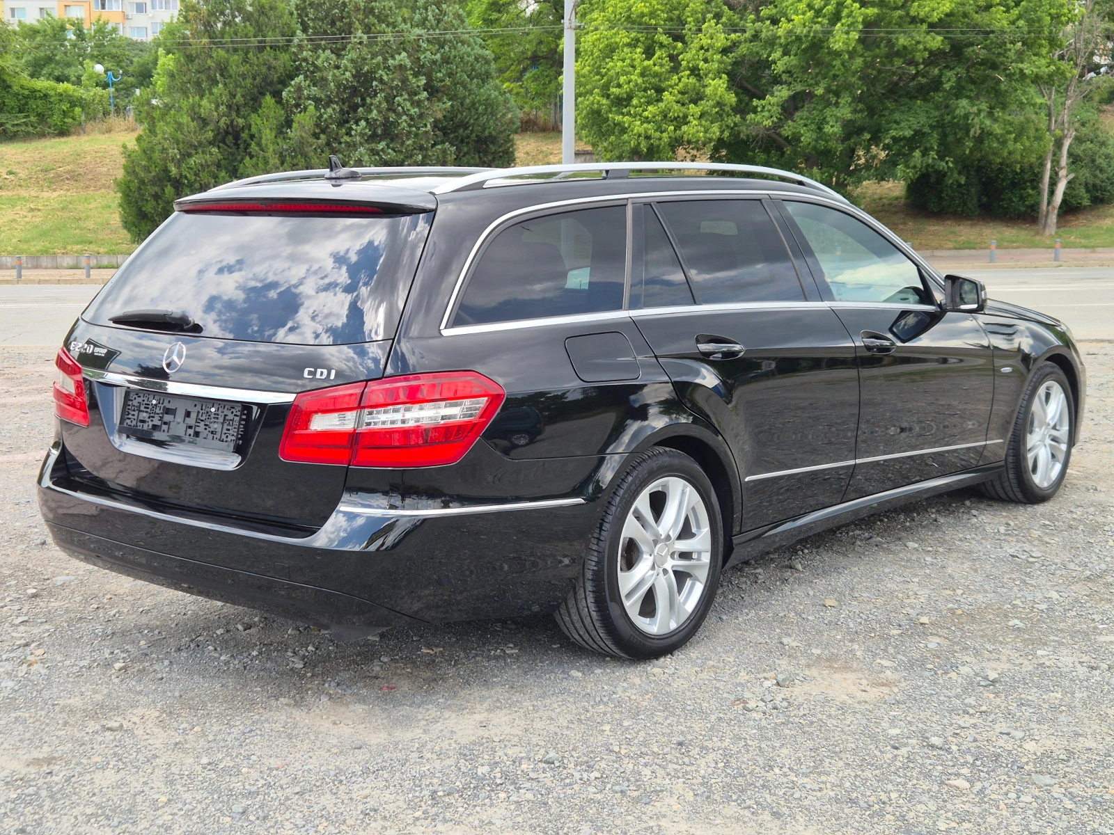 Mercedes-Benz E 220 CDI Автомат, снимка 5 - Автомобили и джипове - 54820250