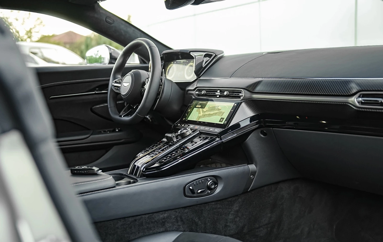 Aston Martin V8 Vantage 4.0 Bi-Turbo, снимка 6 - Автомобили и джипове - 55749948