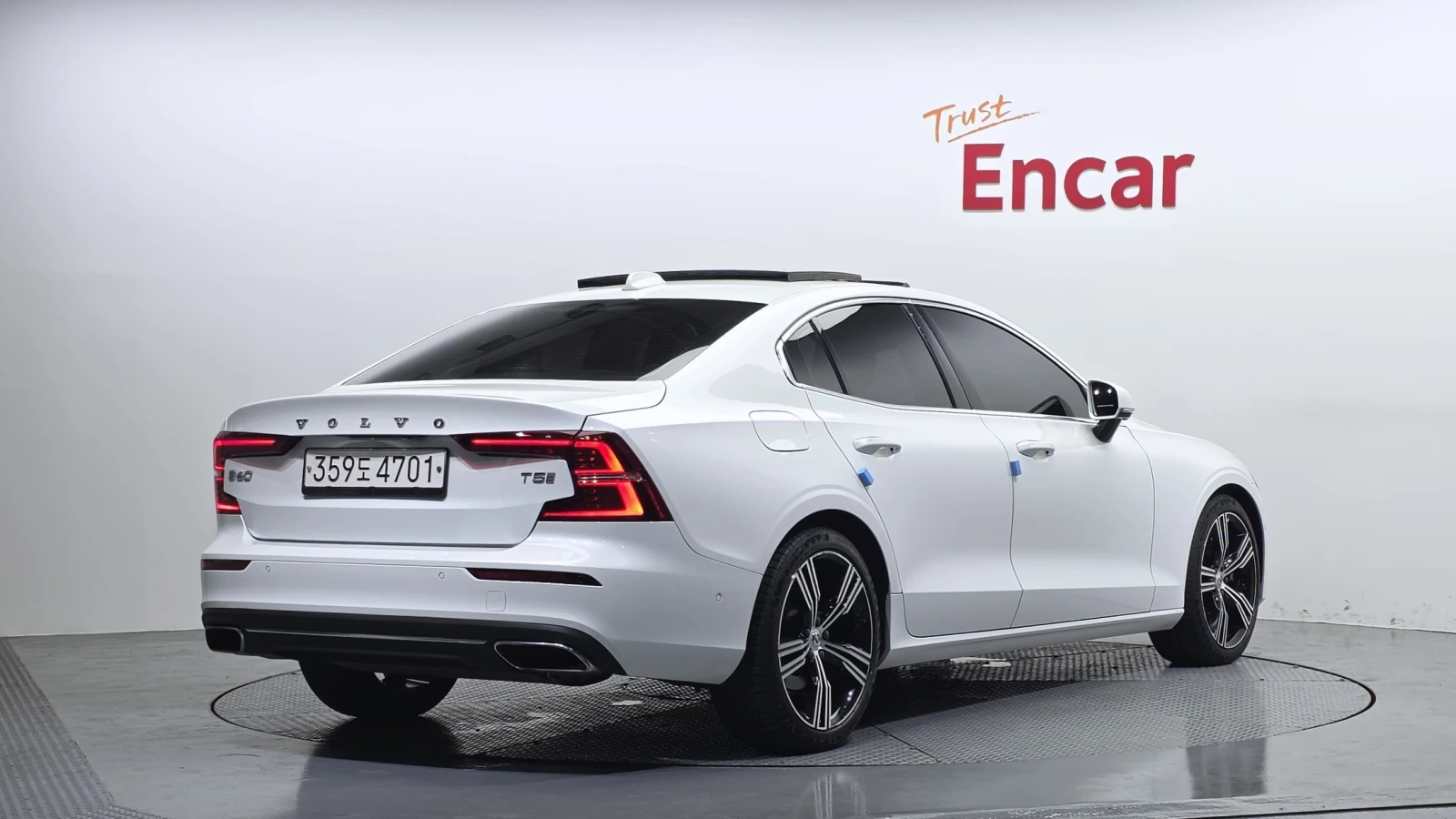 Volvo S60 T5 INSCRIPTION * DIS * ОБДУХ * B&W * HUD * 360 * P, снимка 3 - Автомобили и джипове - 56165436