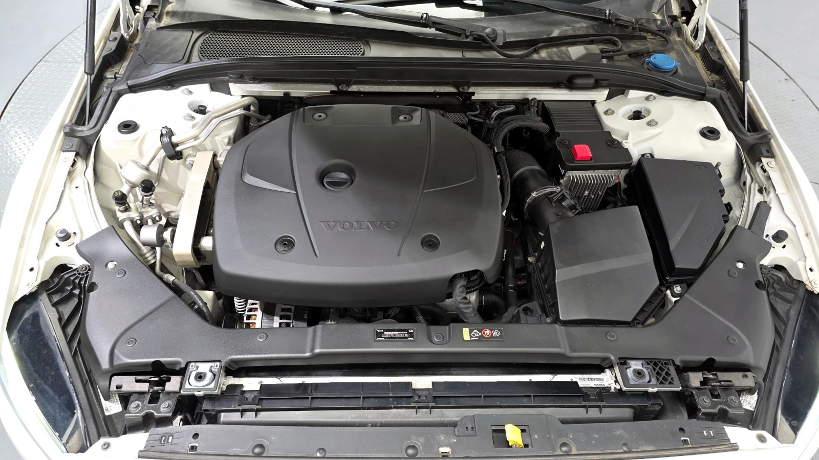 Volvo S60 T5 INSCRIPTION * DIS * ОБДУХ * B&W * HUD * 360 * P, снимка 5 - Автомобили и джипове - 56165436