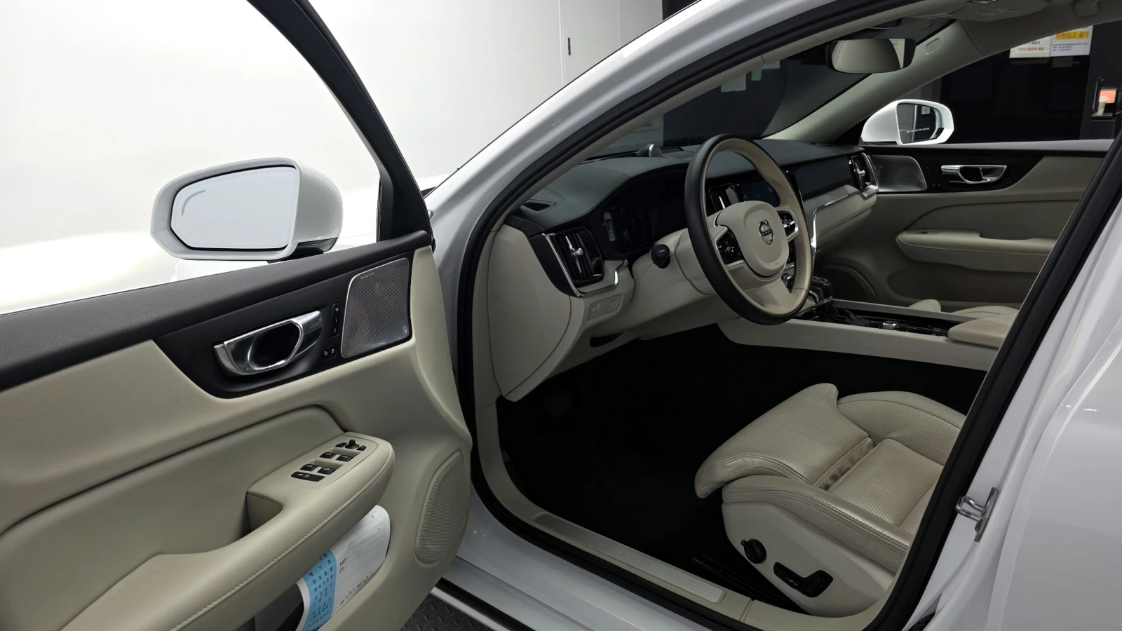 Volvo S60 T5 INSCRIPTION * DIS * ОБДУХ * B&W * HUD * 360 * P, снимка 9 - Автомобили и джипове - 56165436