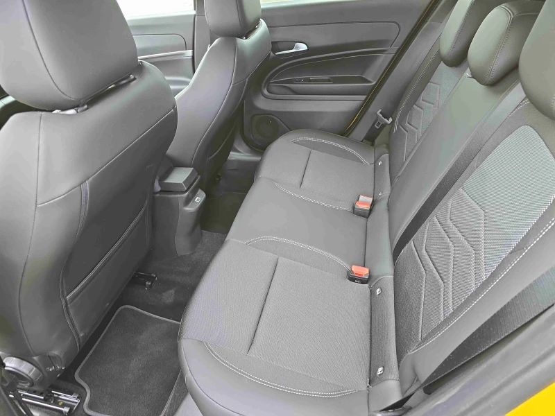 Jeep Avenger e-HYBRID 48V petrol, снимка 10 - Автомобили и джипове - 52330972