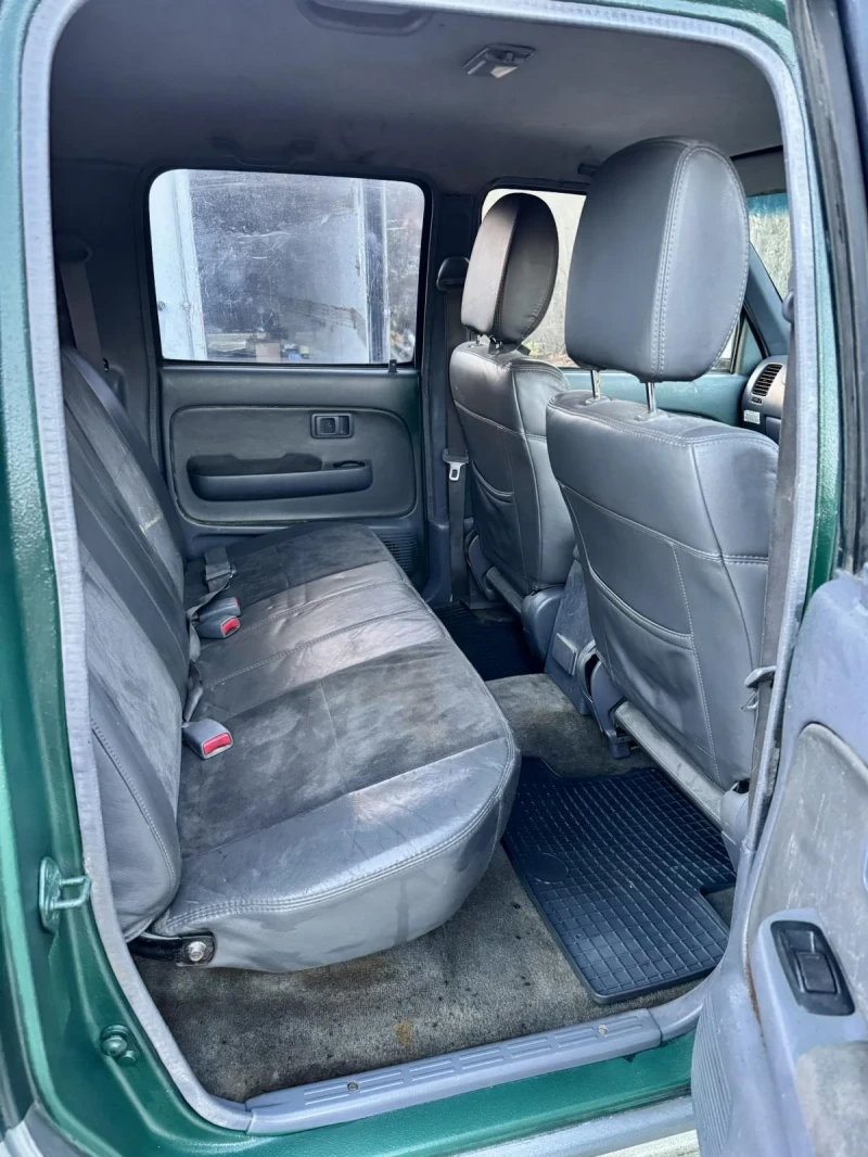 Toyota Hilux 2.5, снимка 9 - Автомобили и джипове - 52618373