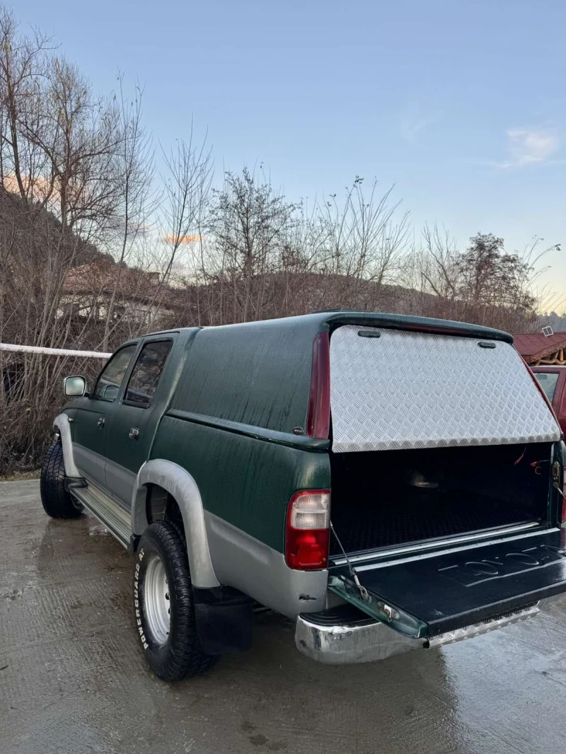 Toyota Hilux 2.5, снимка 5 - Автомобили и джипове - 52618373