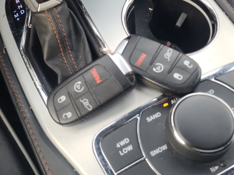 Jeep Grand cherokee 2019 SUMMIT * CARFAX * БЕЗ ПЪРВОНАЧАЛНА ВНОСКА, снимка 6 - Автомобили и джипове - 53001221