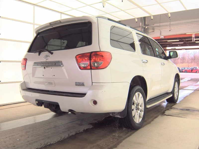 Toyota Sequoia PLATINUM* 5.7* V8* ПОДГРЕВ* КАМЕРА* КЕЙЛЕС, снимка 2 - Автомобили и джипове - 53463042