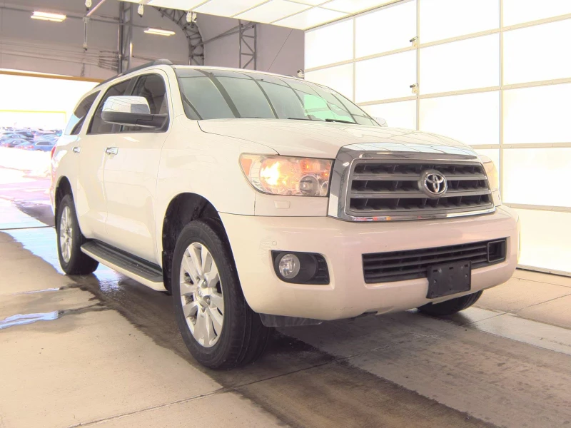 Toyota Sequoia PLATINUM* 5.7* V8* ПОДГРЕВ* КАМЕРА* КЕЙЛЕС, снимка 3 - Автомобили и джипове - 53463042