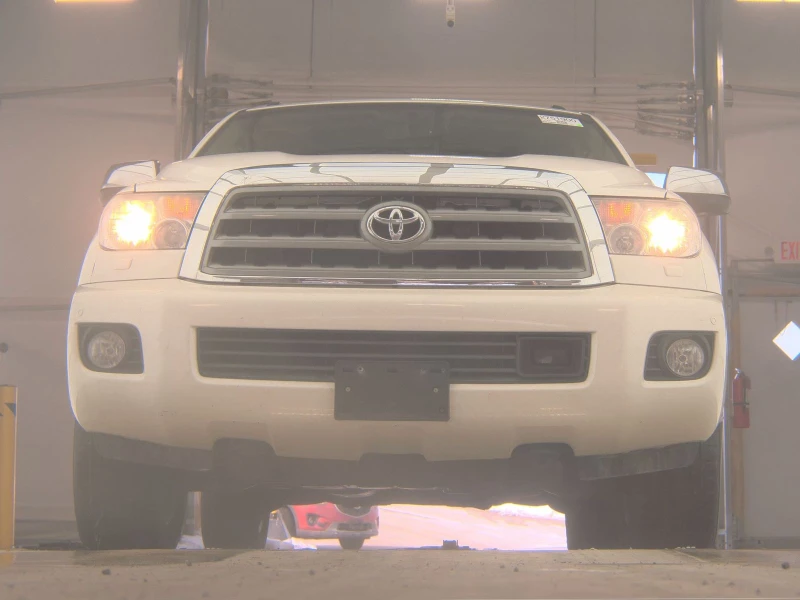 Toyota Sequoia PLATINUM* 5.7* V8* ПОДГРЕВ* КАМЕРА* КЕЙЛЕС, снимка 5 - Автомобили и джипове - 53463042