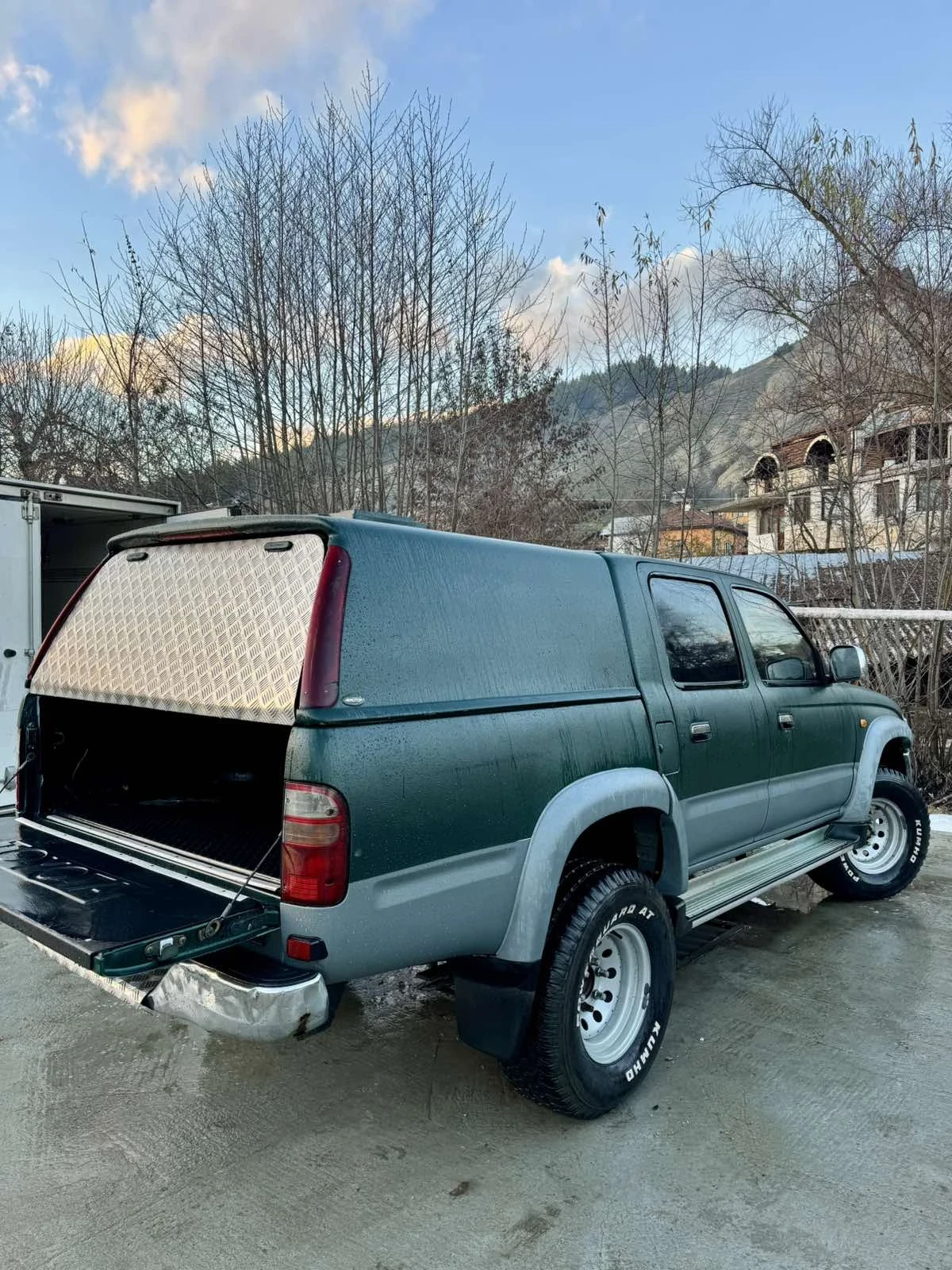 Toyota Hilux 2.5 - изображение 4