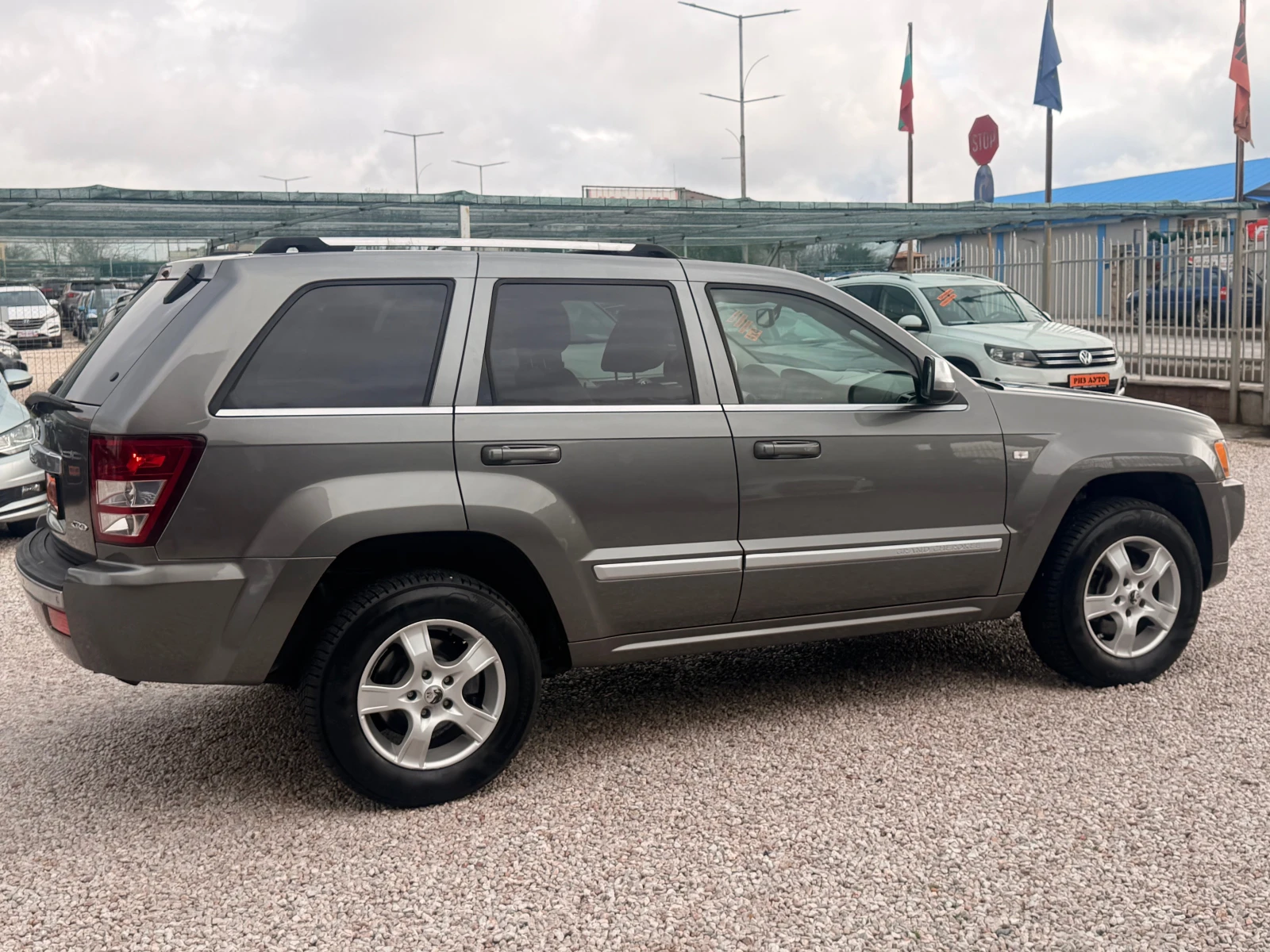 Jeep Grand cherokee 3.0D* AUT* OVERLAND* 218ks* QUADRA DRIVE* LIZING, снимка 4 - Автомобили и джипове - 54068632