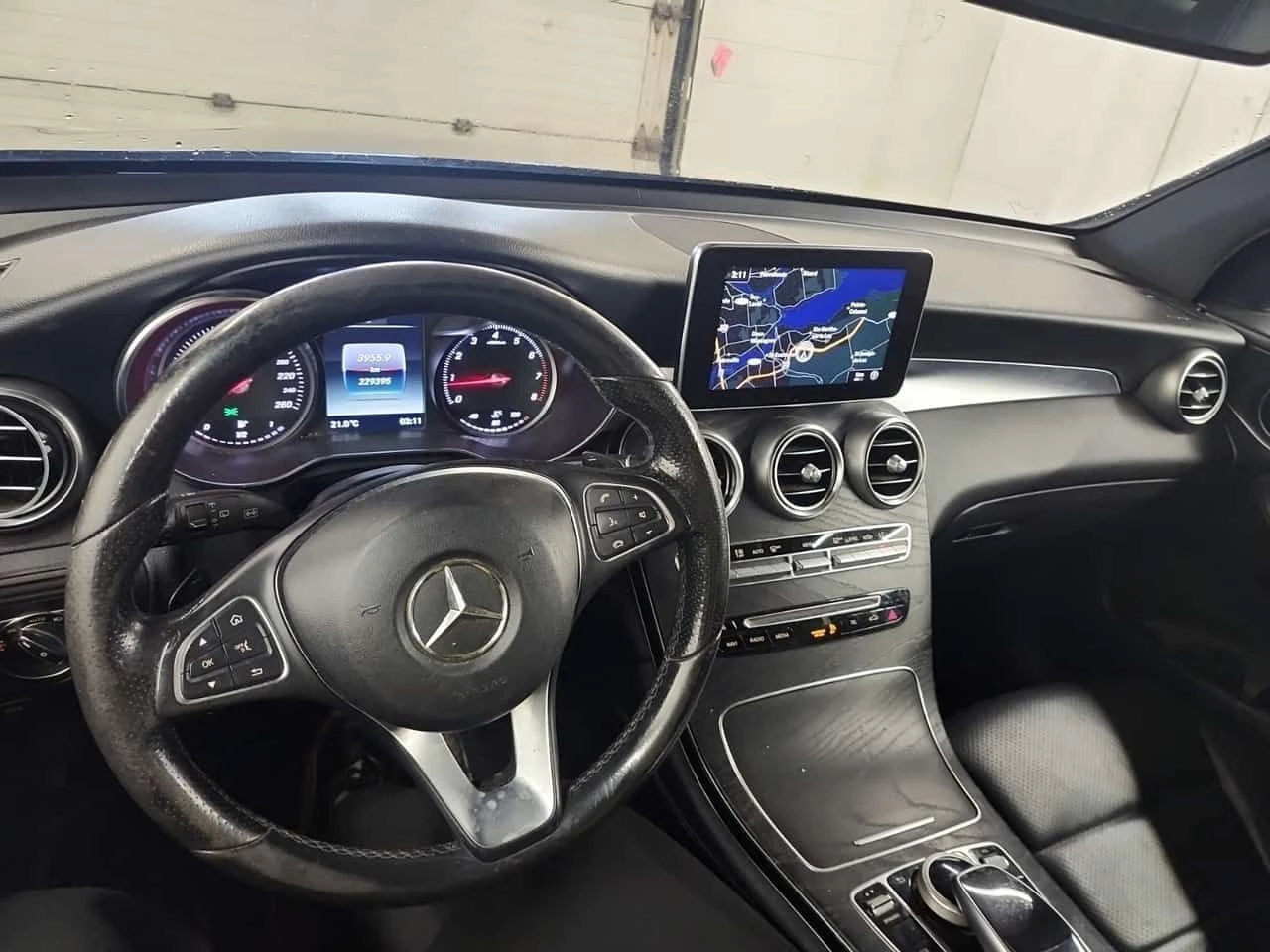Mercedes-Benz GLC 300  * CARFAX * ОПЦИЯ ЗА ФИНАНСИРАНЕ, снимка 10 - Автомобили и джипове - 55547201