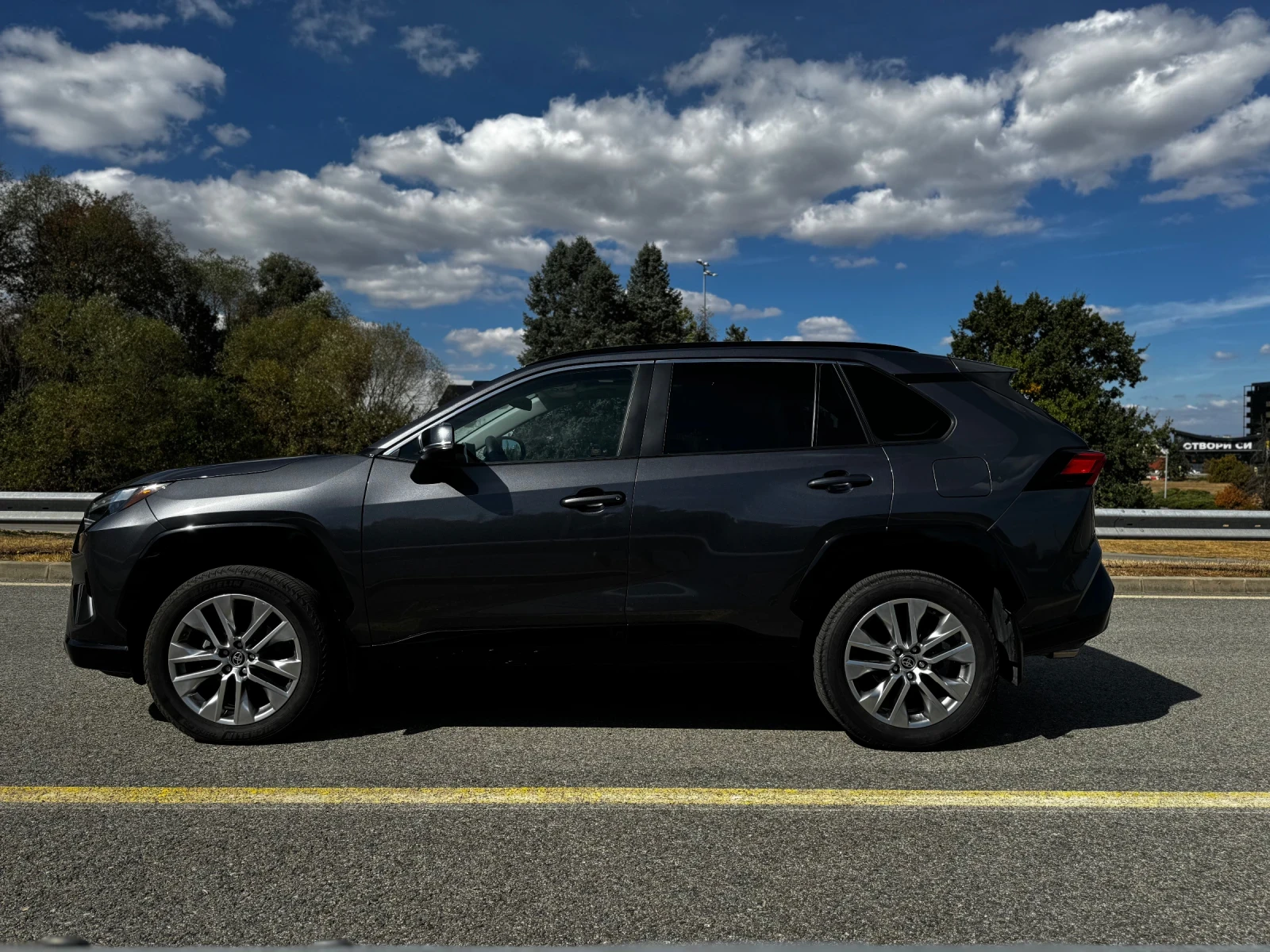 Toyota Rav4 XLE Premium AWD, Distronic, Кожа, LED, снимка 8 - Автомобили и джипове - 56297080