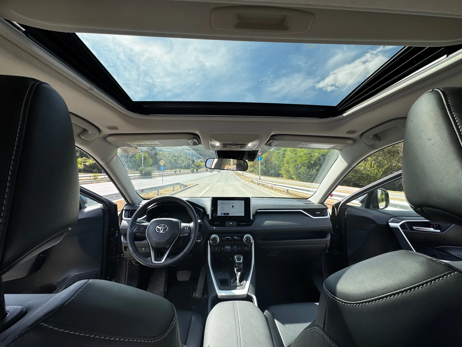 Toyota Rav4 XLE Premium AWD, Distronic, Кожа, LED, снимка 5 - Автомобили и джипове - 56297080
