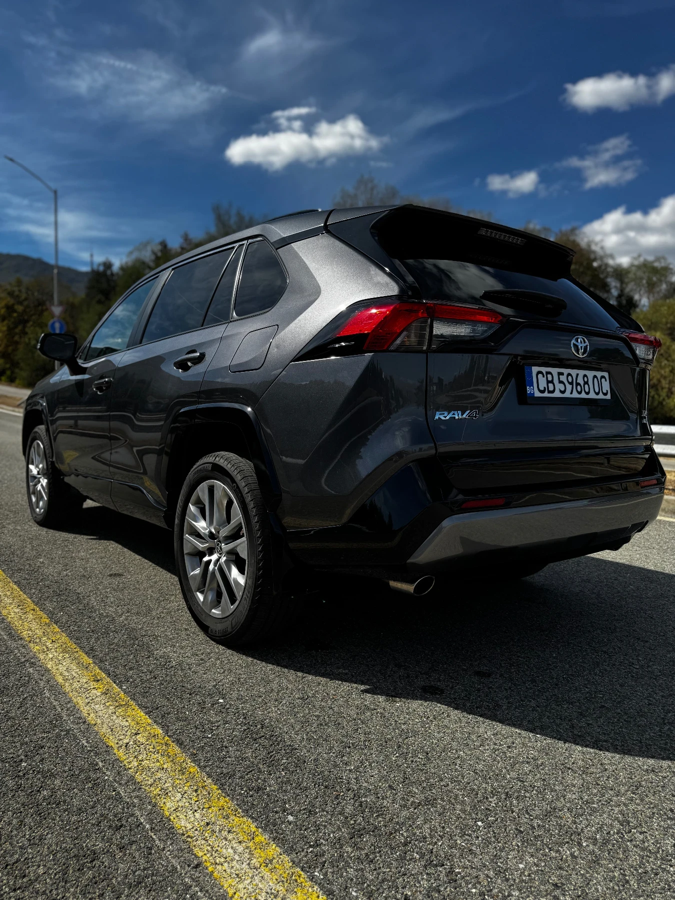 Toyota Rav4 XLE Premium AWD, Distronic, Кожа, LED, снимка 3 - Автомобили и джипове - 56297080