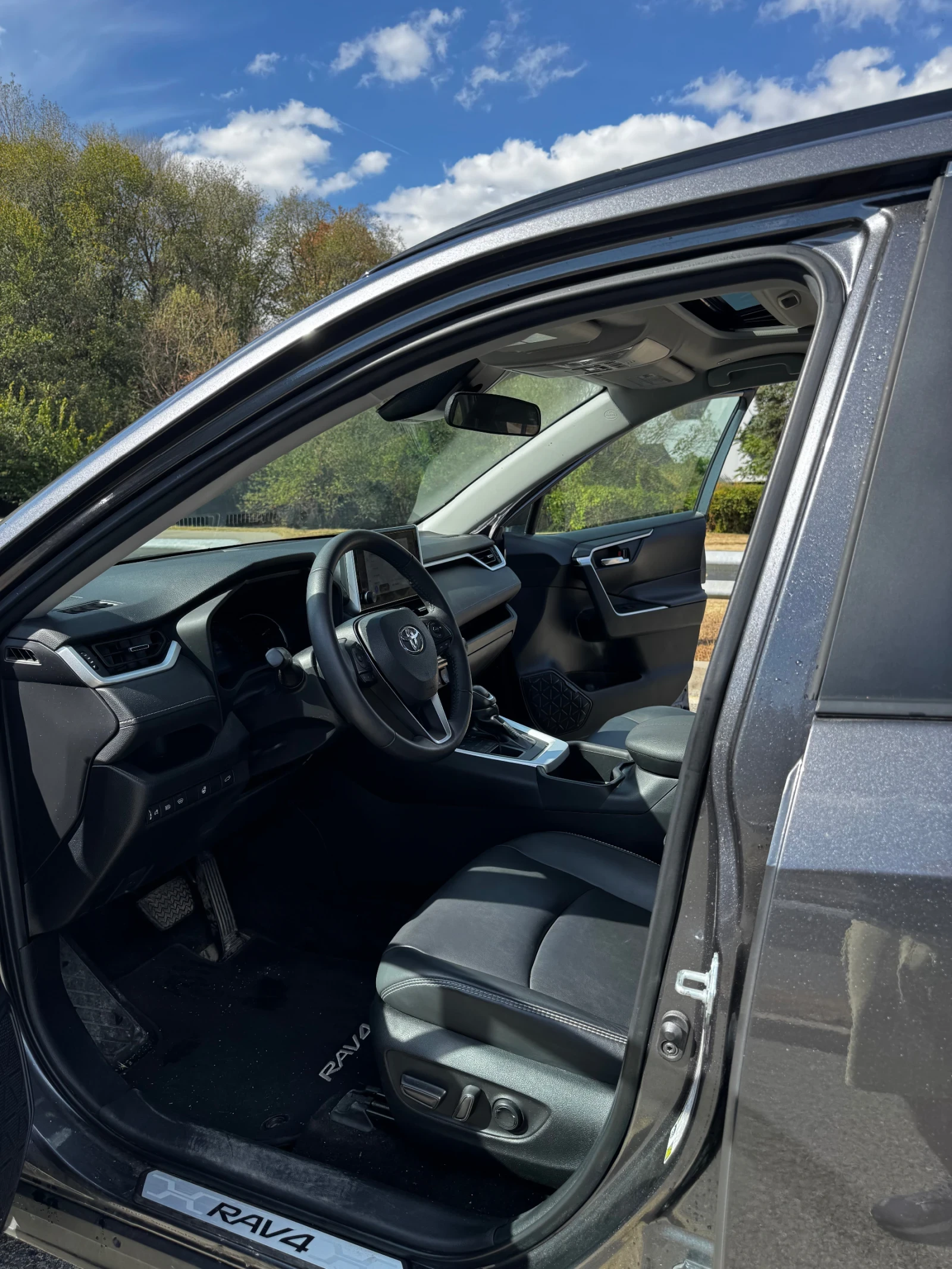 Toyota Rav4 XLE Premium AWD, Distronic, Кожа, LED, снимка 6 - Автомобили и джипове - 56297080