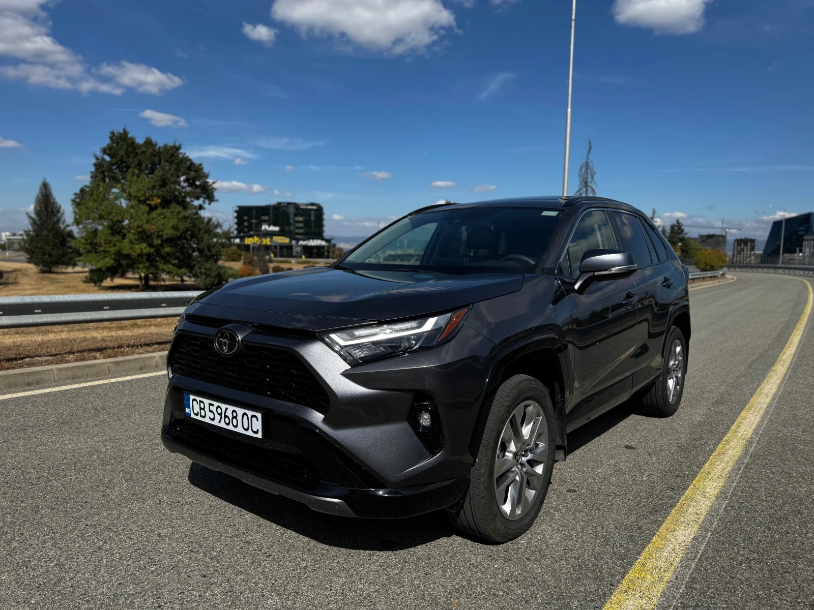 Toyota Rav4 XLE Premium AWD, Distronic, Кожа, LED, снимка 2 - Автомобили и джипове - 56297080
