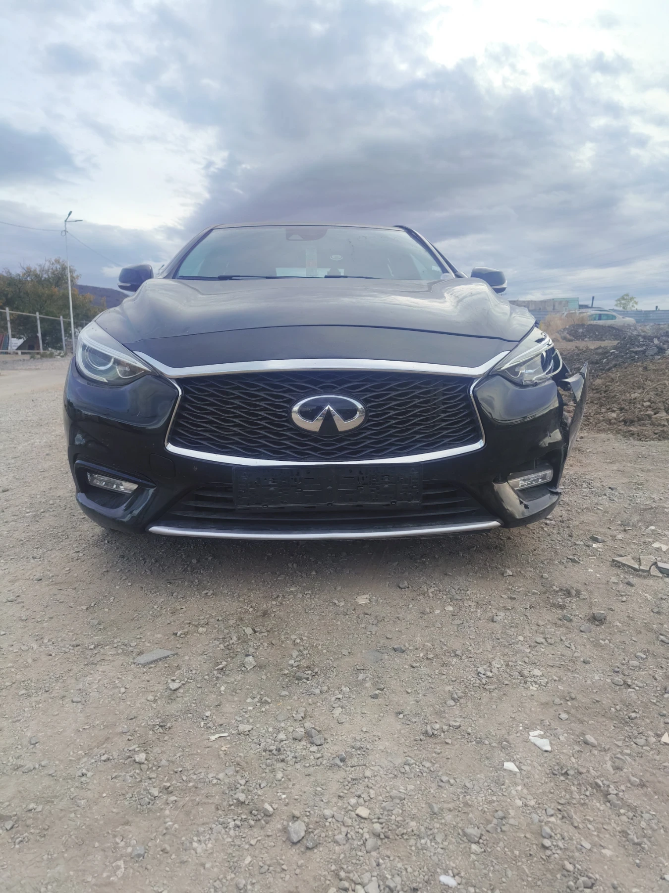 Infiniti Q30, снимка 5 - Автомобили и джипове - 56730051