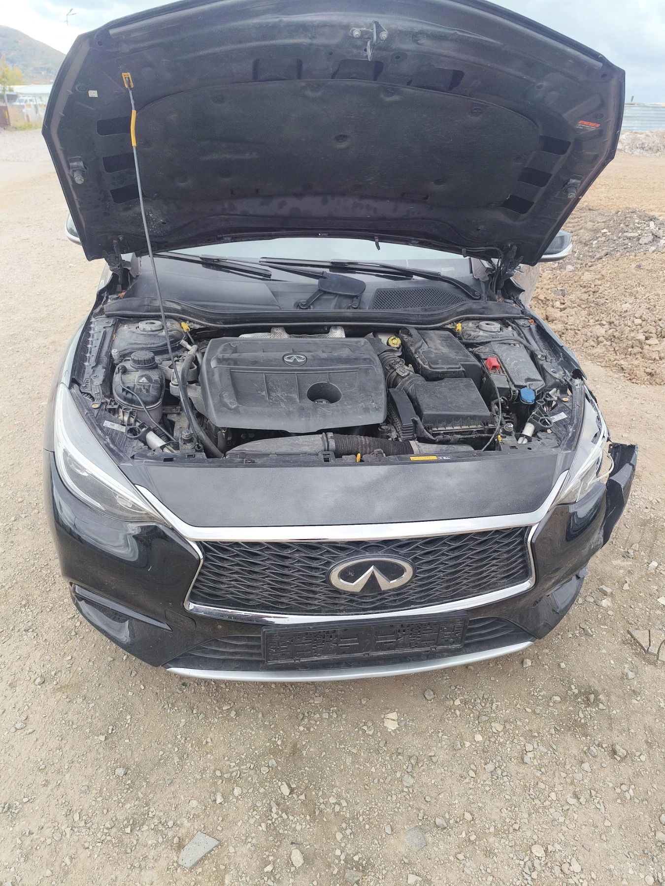 Infiniti Q30, снимка 8 - Автомобили и джипове - 56730051