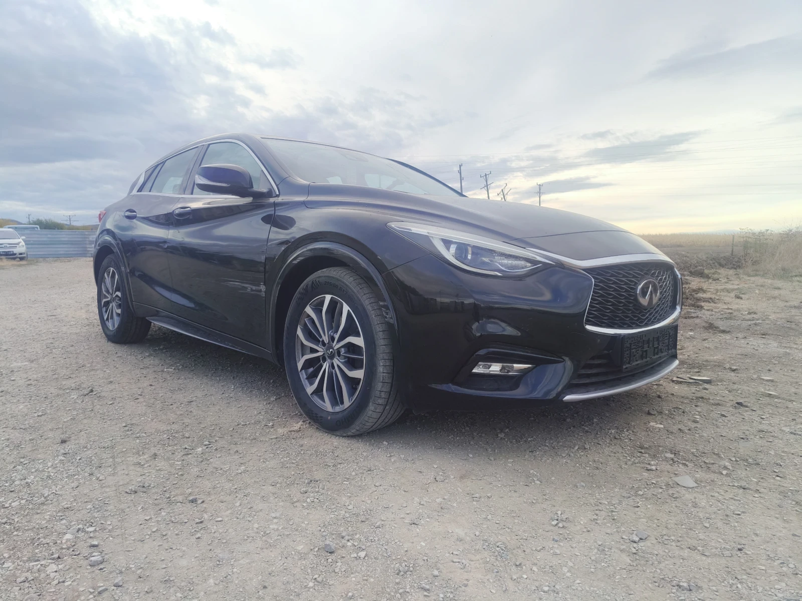 Infiniti Q30, снимка 4 - Автомобили и джипове - 56730051