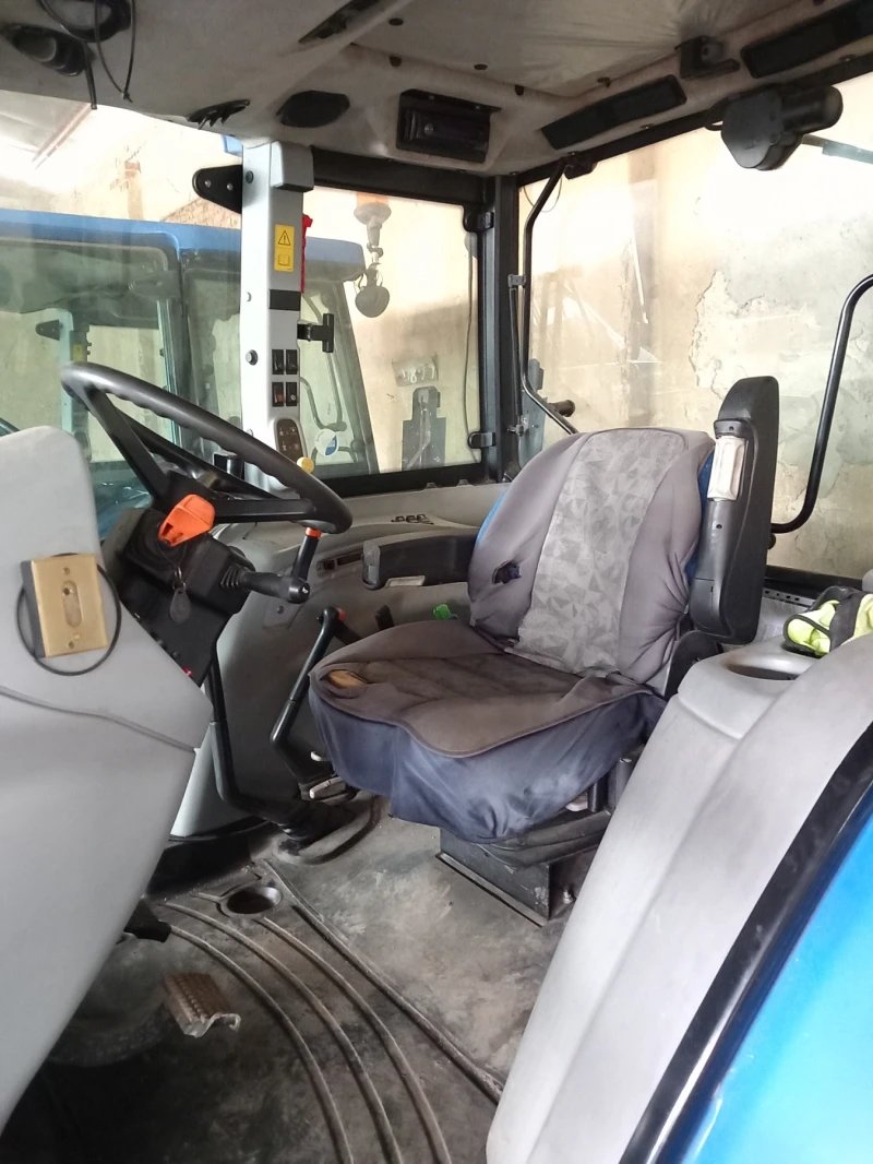 Трактор New Holland T5060, снимка 3 - Селскостопанска техника - 53258685