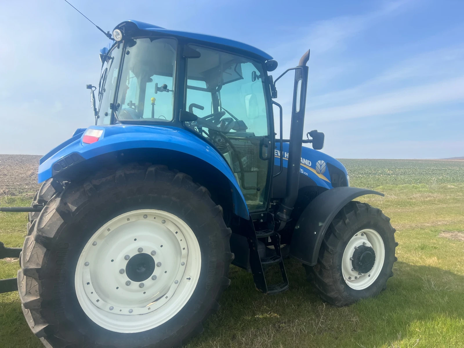 Трактор New Holland T5 105, снимка 3 - Селскостопанска техника - 53637944