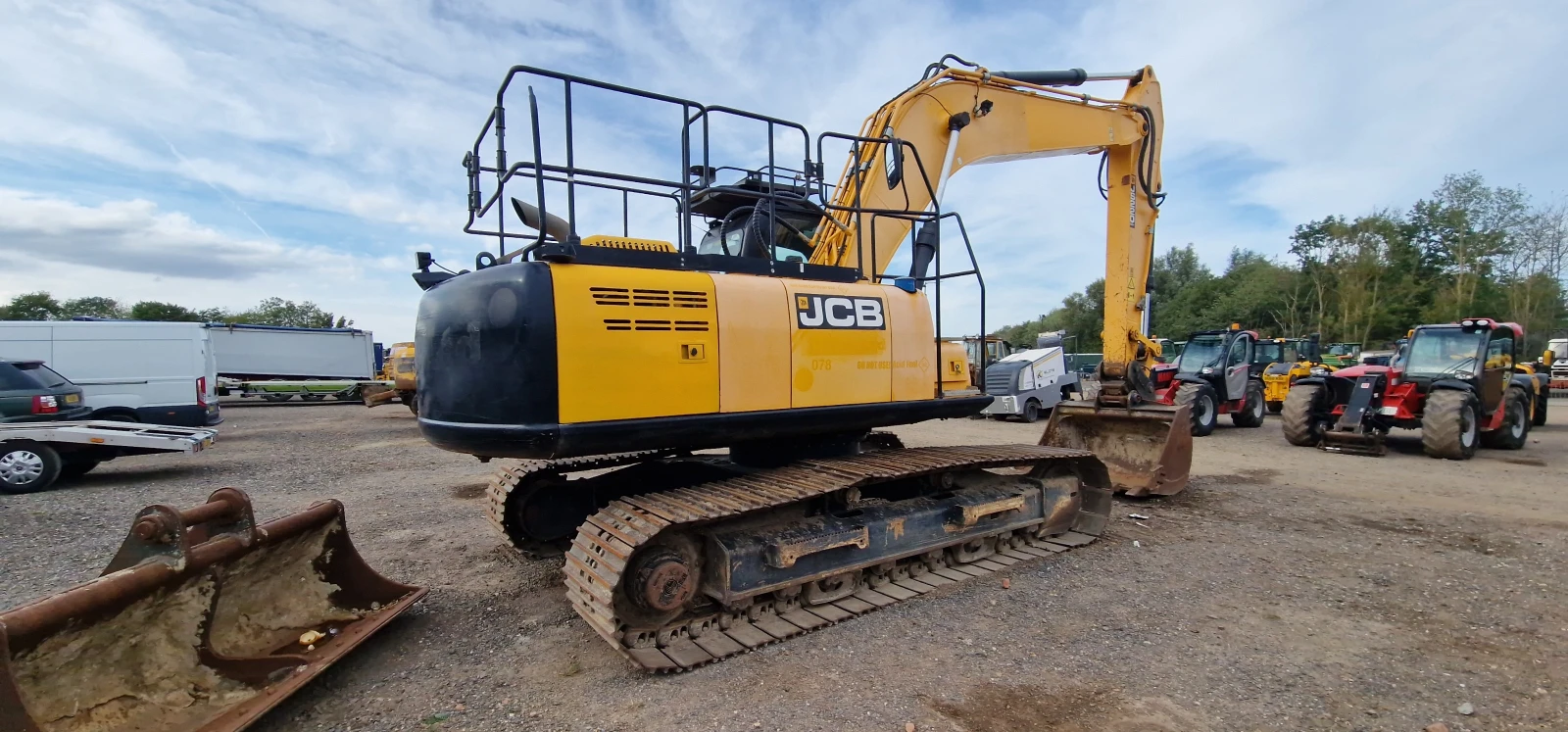 Багер JCB JS220, снимка 8 - Индустриална техника - 56018814