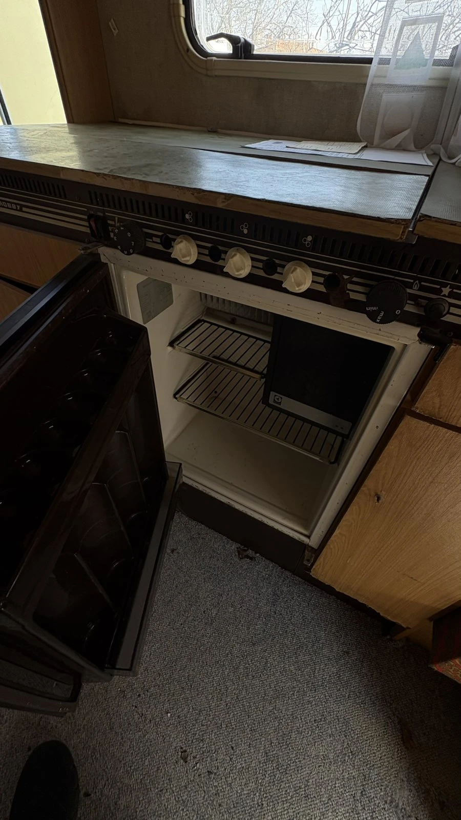 Каравана Hobby 460, снимка 13 - Каравани и кемпери - 53865521