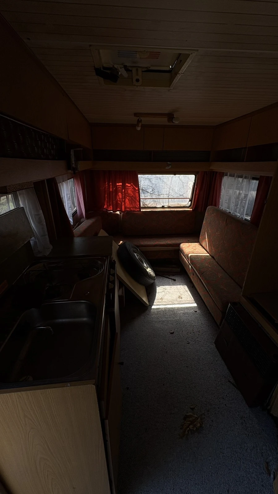 Каравана Hobby 460, снимка 8 - Каравани и кемпери - 53865521