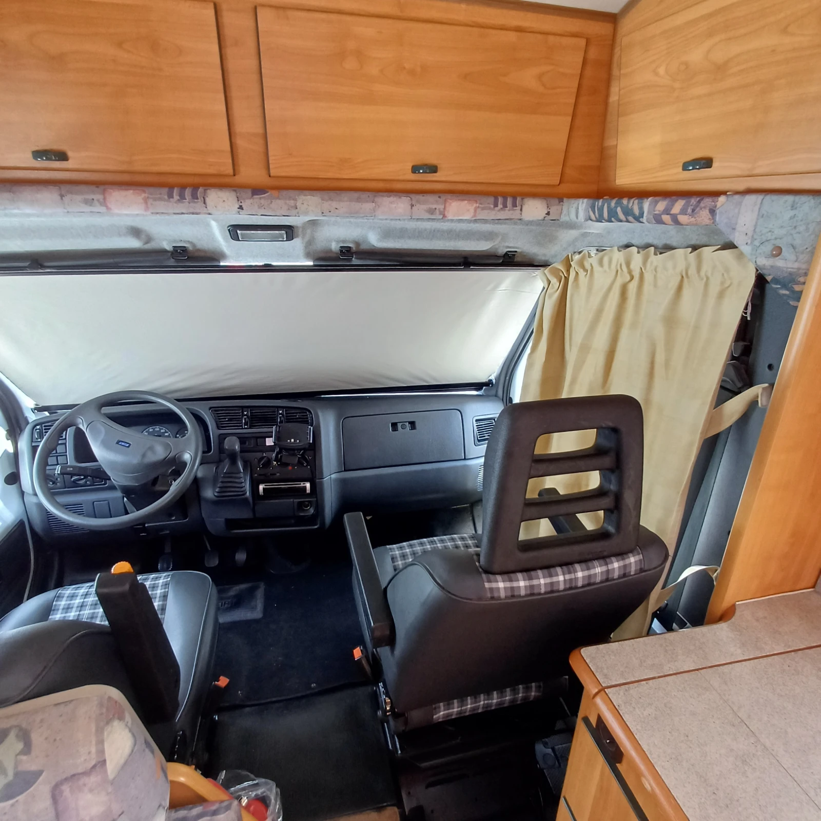 Кемпер HYMER / ERIBA, снимка 14 - Каравани и кемпери - 55414489