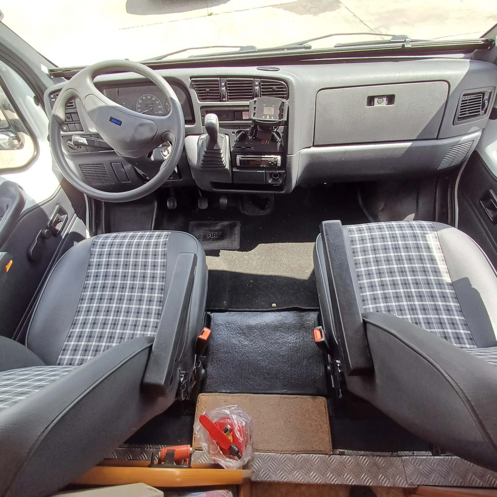 Кемпер HYMER / ERIBA, снимка 13 - Каравани и кемпери - 55414489