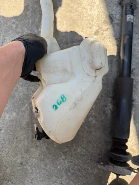 Peogeot 208 2013-2017г казанче за чистачките, снимка 4