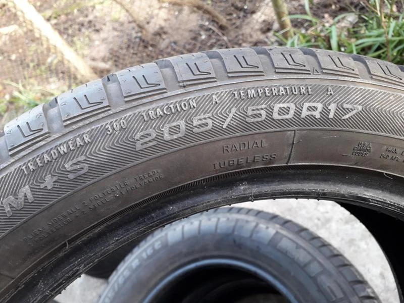 Гуми Зимни 205/50R17, снимка 5 - Гуми и джанти - 23820006