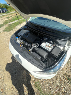 Hyundai Accent 1.6 бензин Автоматик, снимка 10 - Автомобили и джипове - 44100758