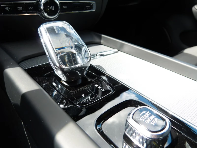 Volvo S60 B5/250HP/ULTIAMTE-DARK/360/HUD/PANO/ACC/713v, снимка 14 - Автомобили и джипове - 51652265