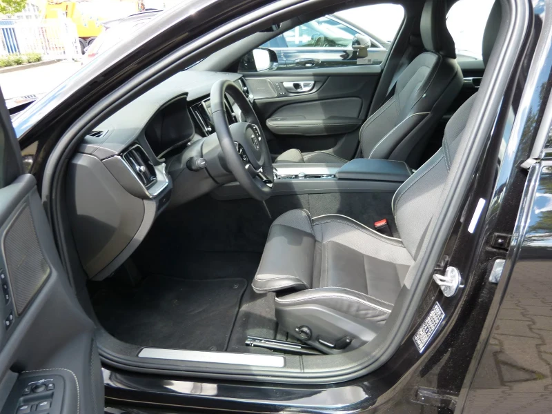 Volvo S60 B5/250HP/ULTIAMTE-DARK/360/HUD/PANO/ACC/713v, снимка 7 - Автомобили и джипове - 51652265