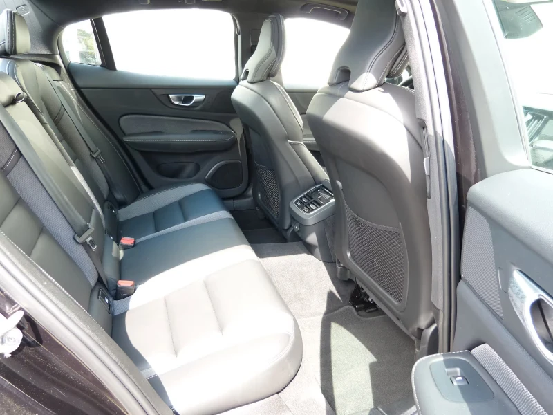 Volvo S60 B5/250HP/ULTIAMTE-DARK/360/HUD/PANO/ACC/713v, снимка 12 - Автомобили и джипове - 51652265