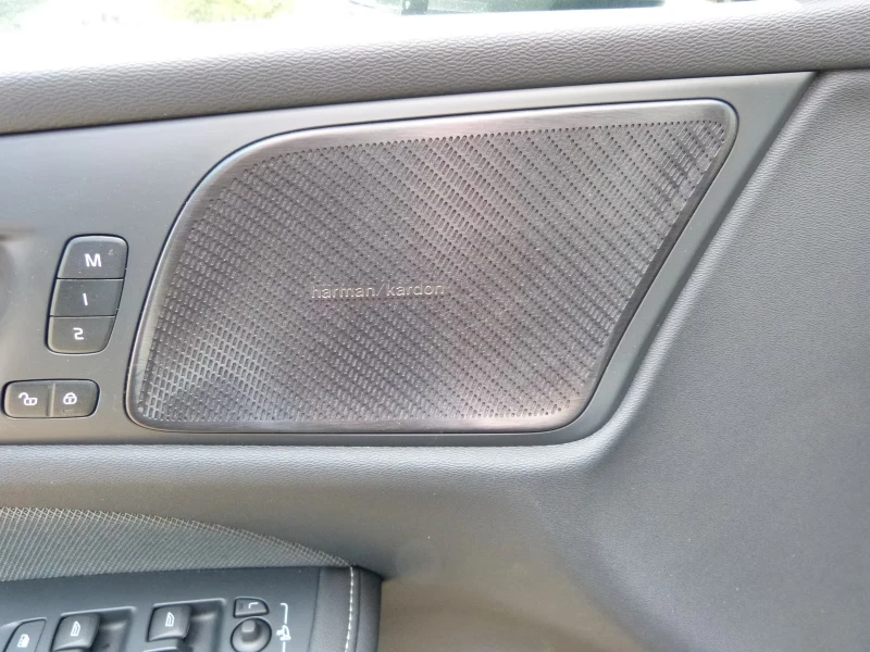 Volvo S60 B5/250HP/ULTIAMTE-DARK/360/HUD/PANO/ACC/713v, снимка 16 - Автомобили и джипове - 51652265