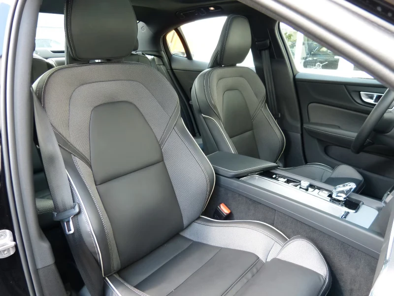 Volvo S60 B5/250HP/ULTIAMTE-DARK/360/HUD/PANO/ACC/713v, снимка 10 - Автомобили и джипове - 51652265