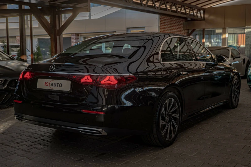 Mercedes-Benz E 220 d/Avantgarde/Virtual/Панорама/MBUX/Pre-Safe/Therma, снимка 5 - Автомобили и джипове - 51781550