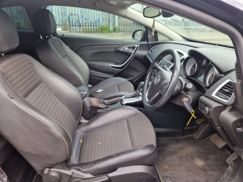 Opel Astra GTC 2.0 CDTi 16V SRi, снимка 7 - Автомобили и джипове - 52194783