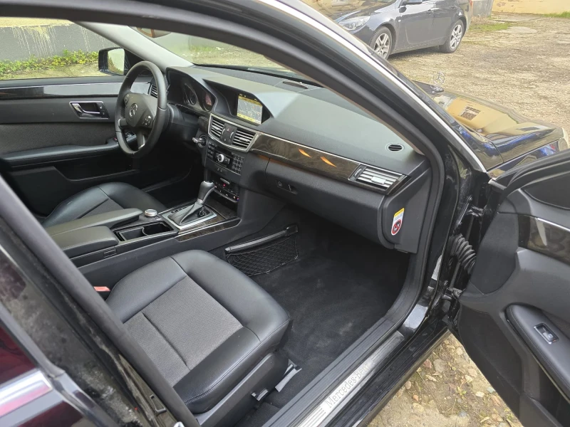 Mercedes-Benz E 220 Avangarde, снимка 8 - Автомобили и джипове - 52661808