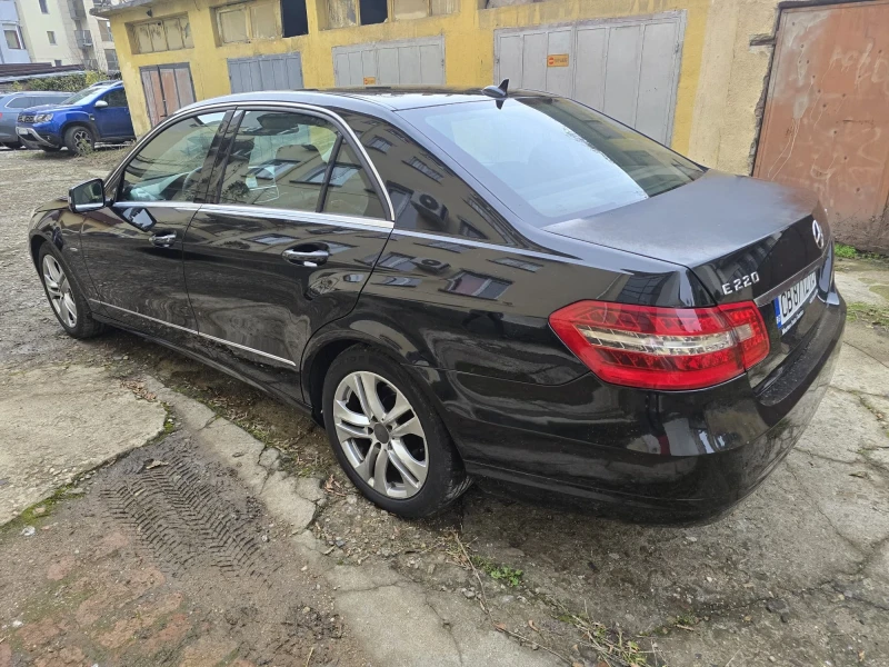Mercedes-Benz E 220 Avangarde, снимка 3 - Автомобили и джипове - 52661808