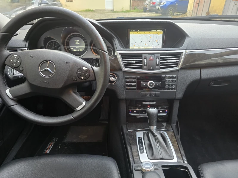 Mercedes-Benz E 220 Avangarde, снимка 16 - Автомобили и джипове - 52661808