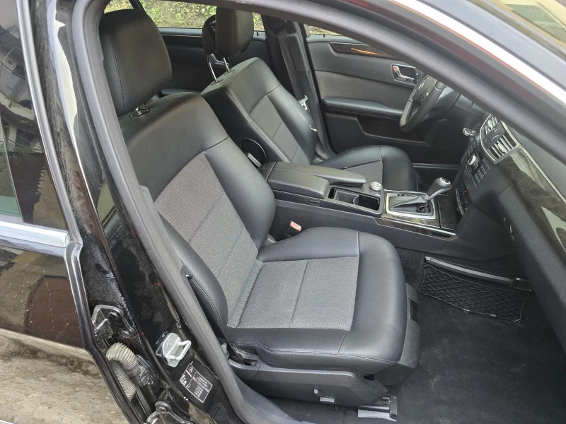 Mercedes-Benz E 220 Avangarde, снимка 10 - Автомобили и джипове - 52661808