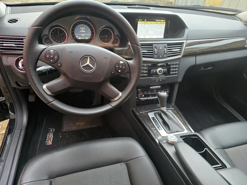 Mercedes-Benz E 220 Avangarde, снимка 13 - Автомобили и джипове - 52661808