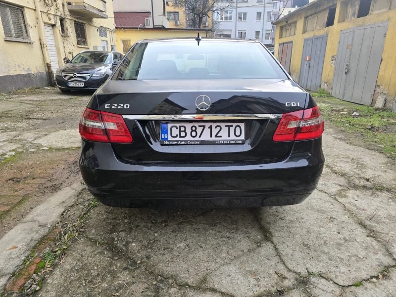 Mercedes-Benz E 220 Avangarde, снимка 5 - Автомобили и джипове - 52661808