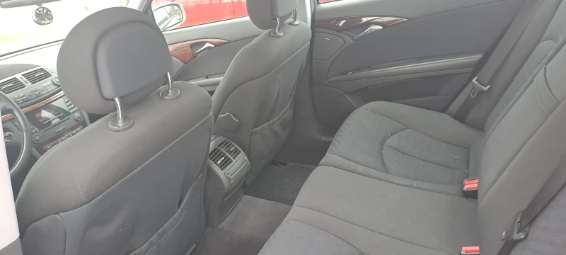 Mercedes-Benz E 220, снимка 6 - Автомобили и джипове - 52996881